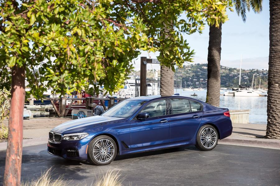  BMW 540i Sedan M Sport 2017 года  (NA) (фото 10 из 23)